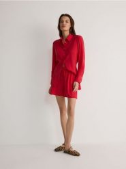 Szorty z modalem - czerwony. Czerwone szorty damskie Reserved, l, bez wzorów, z tkaniny. W wyprzedaży za 29.99 zł.