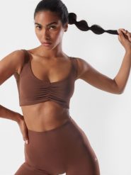 4F Top szybkoschący z materiałów z recyklingu damski 4F x Anna Lewandowska XL. Brązowe koszulki sportowe damskie 4f, xl, bez wzorów, z dzianiny, bez kołnierzyka, bez ramiączek. W wyprzedaży za 59.99 zł.