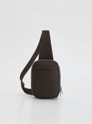 Saszetka crossbody - ciemnobrązowy. Brązowe saszetki męskie Reserved, małe. Za 99.99 zł.