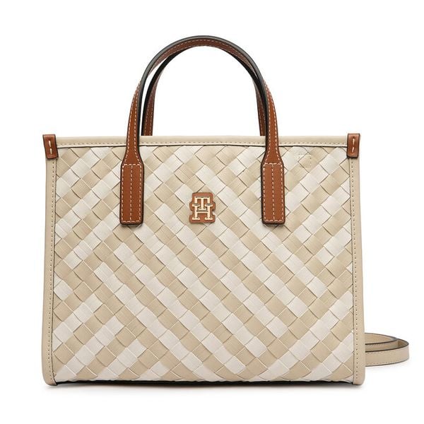 Torebka Tommy Hilfiger. Brązowe torebki do ręki damskie Tommy Hilfiger, bez wzorów, klasyczne, bez dodatków. Za 400.99 zł.