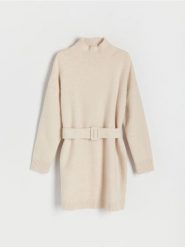 Dzianinowa sukienka z paskiem - kremowy. Białe sukienki damskie Reserved, na co dzień, l, bez wzorów, z dzianiny, bez kołnierzyka, bez ramiączek, mini, proste. W wyprzedaży za 49.99 zł.