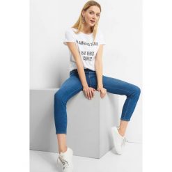 T-shirt z napisem. T-shirty damskie marki Orsay. W wyprzedaży za 20.00 zł.