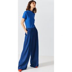 Simple - Top. Szare spodnie materiałowe damskie marki Simple, z krótkim rękawem. W wyprzedaży za 159.90 zł.