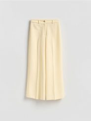 Luźne spodnie - jasnożółty. Żółte spodnie materiałowe damskie Reserved, l, bez wzorów, z tkaniny. Za 129.99 zł.