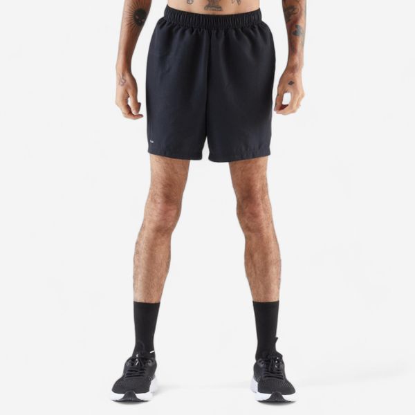 Spodenki do biegania męskie Kiprun Run 100. Czarne krótkie spodenki sportowe męskie KALENJI, l, bez wzorów, z materiału, do biegania. Za 29.99 zł.