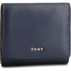 Mały Portfel Damski DKNY - Bryant Trifld Wallet R7413100 Navy NVY. Portfele damskie marki DKNY. W wyprzedaży za 279.00 zł.