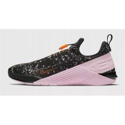 Buty treningowe damskie Nike React Metcon. Czarne obuwie sportowe damskie Nike, bez wzorów, z gumy, na fitness i siłownię. Za 476.00 zł.