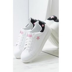 Biało-Różowe Buty Sportowe Friend Of Mine. Białe obuwie sportowe damskie Born2be, z materiału. Za 69.99 zł.