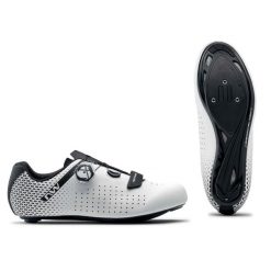 Buty rowerowe szosowe męskie NORTHWAVE CORE PLUS 2 białe. Białe buty sportowe męskie Northwave, bez zapięcia, rowerowe. W wyprzedaży za 498.40 zł.