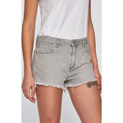 Wrangler - Szorty. Szorty damskie marki Wrangler. Za 199.90 zł.