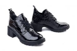 Filippo DBT7972/26 BK czarny, półbuty damskie. Czarne półbuty damskie Filippo, bez wzorów, ze skóry, bez obcasa, bez zapięcia. Za 289.90 zł.