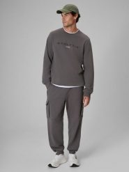 4F Spodnie dresowe cargo męskie - szare XL. Szare spodnie sportowe męskie 4f, m, z aplikacjami, z dresówki, na fitness i siłownię. Za 229.99 zł.