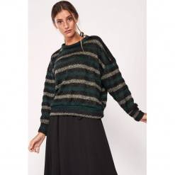 Sweter w kolorze czarnym ze wzorem. Żółte swetry damskie marki Dioxide, z asymetrycznym kołnierzem. W wyprzedaży za 89.95 zł.