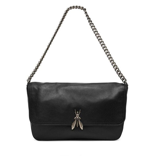 Torebka Patrizia Pepe. Czarne torebki do ręki damskie Patrizia Pepe, bez wzorów, klasyczne, bez dodatków. Za 1,069.00 zł.