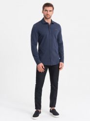 Koszula męska bawełniana REGULAR z dzianiny single jersey - granatowa V2. Niebieskie koszule męskie Ombre Clothing, m, bez wzorów, z bawełny, bez kołnierzyka, bez ramiączek. W wyprzedaży za 79.99 zł.