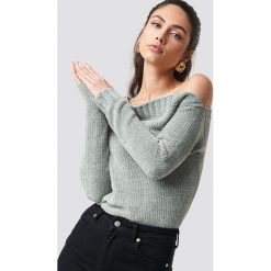 Rut&Circle Szenilowy sweter z odkrytymi ramionami - Grey. Swetry damskie marki Rut&Circle. Za 161.95 zł.