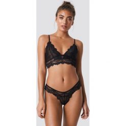 NA-KD Lingerie Koronkowe stringi - Black. Stringi damskie marki NA-KD Lingerie. Za 52.95 zł.