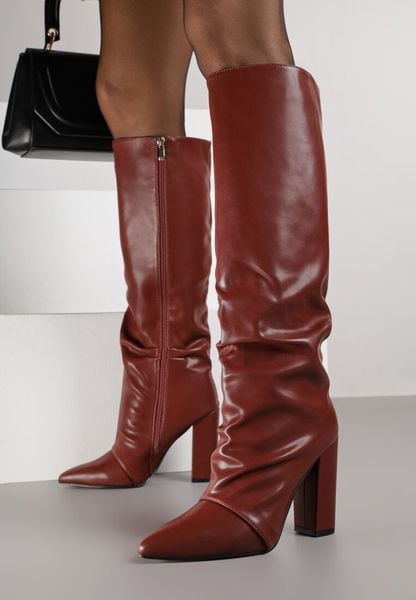 Bordowe Eleganckie Kozaki do Kolana na Słupku z Marszczoną Cholewką Badira. Czerwone kozaki damskie Born2be, z jeansu, ze szpiczastym noskiem, bez obcasa, na obcasie. Za 179.99 zł.