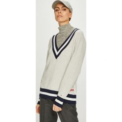 Tommy Jeans - Sweter. Swetry damskie marki Tommy Jeans. W wyprzedaży za 269.90 zł.