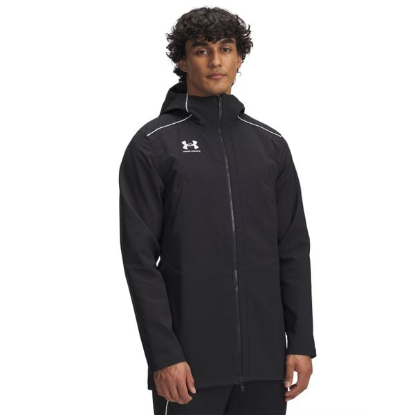 Kurtka wodoodporna Under Armour Challenger Pro. Czarne kurtki męskie Under Armour, m, bez wzorów, z materiału, bez kaptura. Za 610.90 zł.