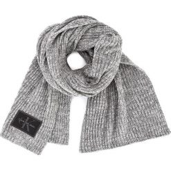 Szal CALVIN KLEIN JEANS - J Basic Rib Scarf K60K603380 002. Szaliki i chusty damskie marki Calvin Klein Jeans. W wyprzedaży za 209.00 zł.