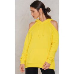 NA-KD Bluza z kapturem i wycięciami na ramionach - Yellow. Bluzy damskie marki NA-KD. W wyprzedaży za 42.58 zł.