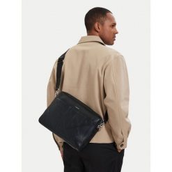 Torba na laptopa Calvin Klein. Czarne torby na laptopa męskie Calvin Klein, bez wzorów. Za 649.99 zł.