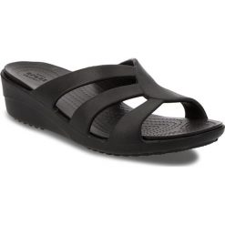 Klapki CROCS - Sanrah Strappy Wedge 204010 Black. Klapki damskie marki Crocs. Za 179.00 zł.