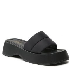 Klapki DeeZee. Czarne klapki damskie DeeZee, bez wzorów, bez obcasa. Za 199.99 zł.