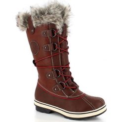 Kozaki zimowe "Ava" w kolorze brązowym. Brązowe kozaki damskie Kimberfeel, z materiału, bez obcasa. W wyprzedaży za 329.95 zł.