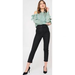 NA-KD Classic Spodnie z wysokim stanem i paskiem - Black. Spodnie materiałowe damskie marki NA-KD Classic. Za 161.95 zł.