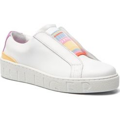 Sneakersy TOMMY HILFIGER - Elastic Dress Sneaker FW0FW03859 White 100. Białe półbuty damskie Tommy Hilfiger, bez wzorów, z materiału, bez obcasa, na płaskiej podeszwie, bez zapięcia. W wyprzedaży za 299.00 zł.