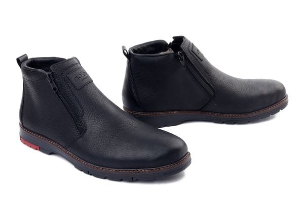 Rieker 10553-00 black, botki męskie. Czarne botki męskie Rieker, bez wzorów, ze skóry, bez zapięcia. Za 429.90 zł.