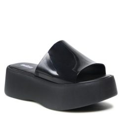Klapki Melissa. Czarne klapki damskie Melissa, bez wzorów, bez obcasa. Za 309.99 zł.