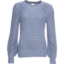 Sweter z dzianiny o splocie dużych oczek z ażurowym wzorem bonprix matowy niebieski. Niebieskie swetry damskie bonprix, w ażurowe wzory, z dzianiny, bez kołnierzyka, bez ramiączek, bez kaptura. Za 44.99 zł.