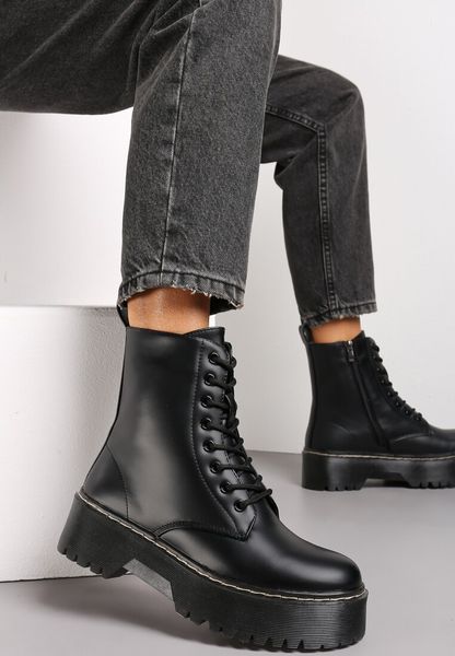 Czarne Sznurowane Botki Workery na Grubej Podeszwie Glacea. Czarne botki damskie Renee, bez obcasa, na płaskiej podeszwie, bez zapięcia. Za 189.99 zł.