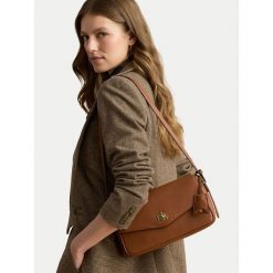 Torebka LAUREN RALPH LAUREN. Brązowe torebki do ręki damskie Lauren Ralph Lauren, bez wzorów, klasyczne, bez dodatków. Za 1,799.00 zł.