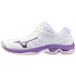 Buty sportowe Mizuno Wave Voltage 2 Białe Amortyzacja. Białe obuwie sportowe damskie Mizuno, bez wzorów, ze skóry, do biegania, mizuno wave. W wyprzedaży za 400.75 zł.