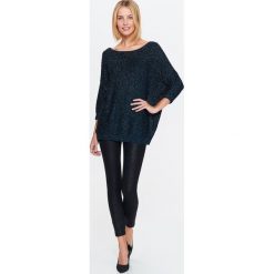 SWETER DAMSKI BŁYSZCZĄCY O LUŹNYM KROJU. Swetry damskie marki TOP SECRET. W wyprzedaży za 49.99 zł.