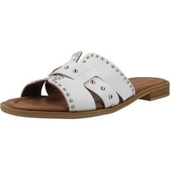 Sandały CARMELA 163060C Biały. Białe obuwie sportowe damskie Carmela, trekkingowe. Za 281.99 zł.