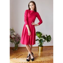 Sukienka Ofelia malinowa XXS różowy. Sukienki damskie marki Marie Zélie. W wyprzedaży za 118.80 zł.