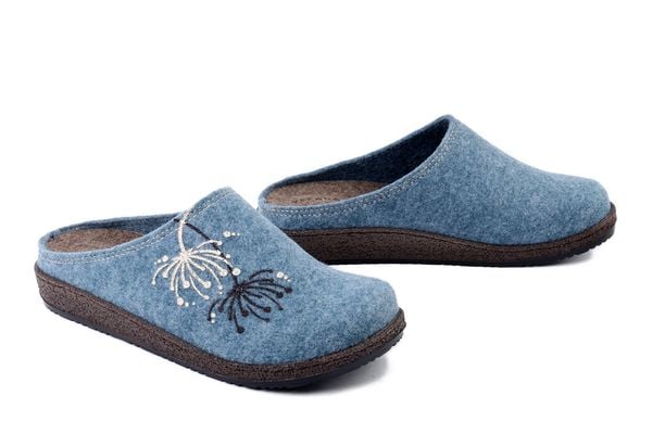 BEFADO 155D 188 niebieski, kapcie damskie. Niebieskie kapcie damskie Befado, bez wzorów. Za 94.99 zł.