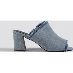 Andrea Hedenstedt x NA-KD Klapki mule z denimu - Blue. Niebieskie klapki damskie marki Andrea Hedenstedt x NA-KD, z denimu. Za 161.95 zł.