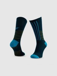 4F Skarpetki trekkingowe z wełną długie męskie - turkusowe 39-42. Niebieskie skarpety męskie 4f, bez wzorów, z wełny. Za 49.99 zł.