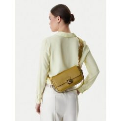 Torebka Coccinelle. Zielone torebki do ręki damskie Coccinelle, bez wzorów, klasyczne, bez dodatków. Za 1,289.00 zł.