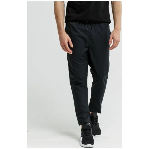 Umbro Spodnie Cropped Tapered , czarny, rozmiar S. Czarne spodnie materiałowe męskie Umbro, m, bez wzorów, z materiału. W wyprzedaży za 79.99 zł.