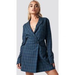 NA-KD Trend Marynarka sukienka w kratkę - Blue. Sukienki damskie marki NA-KD Trend. Za 323.95 zł.