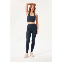 Biustonosz dla kobiet Girlfriend Collective Paloma. Niebieskie obuwie sportowe damskie GIRLFRIEND COLLECTIVE, bez wzorów, na fitness i siłownię. Za 257.00 zł.