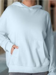 Bluza hoodie z kieszenią - błękitny. Niebieskie bluzy damskie Sinsay, l, bez wzorów, z dzianiny, bez kaptura. W wyprzedaży za 22.99 zł.