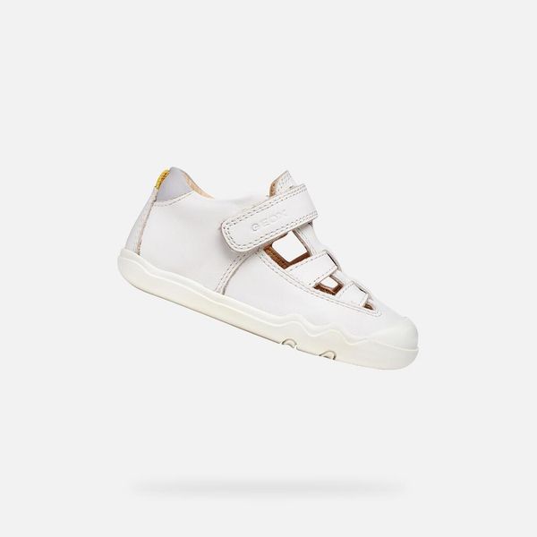 Sandały GEOX B STEPPIEUP BOY Biały. Białe sandały męskie Geox, ze skóry, bez zapięcia. Za 206.99 zł.